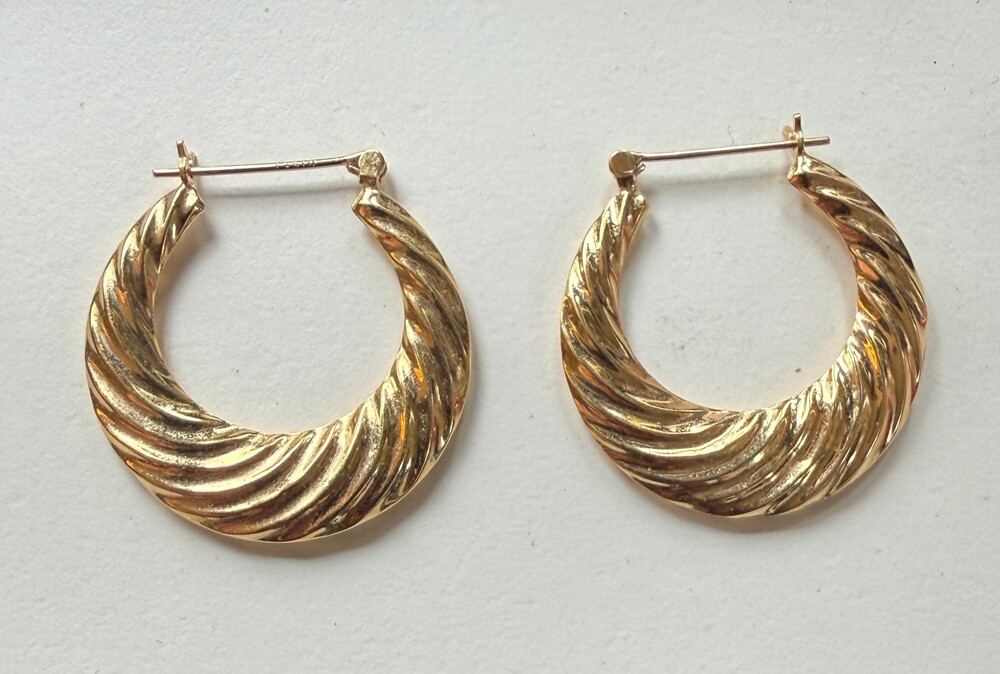 14K Yellow Gold Wide Twisted Ribbed Hoop Earrings 3.1g Pierced